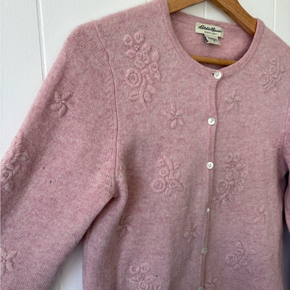 Eddie Bauer 100% Lambswool Pink Embroidered Cardigan | Size Medium - Picture 4 of 9
